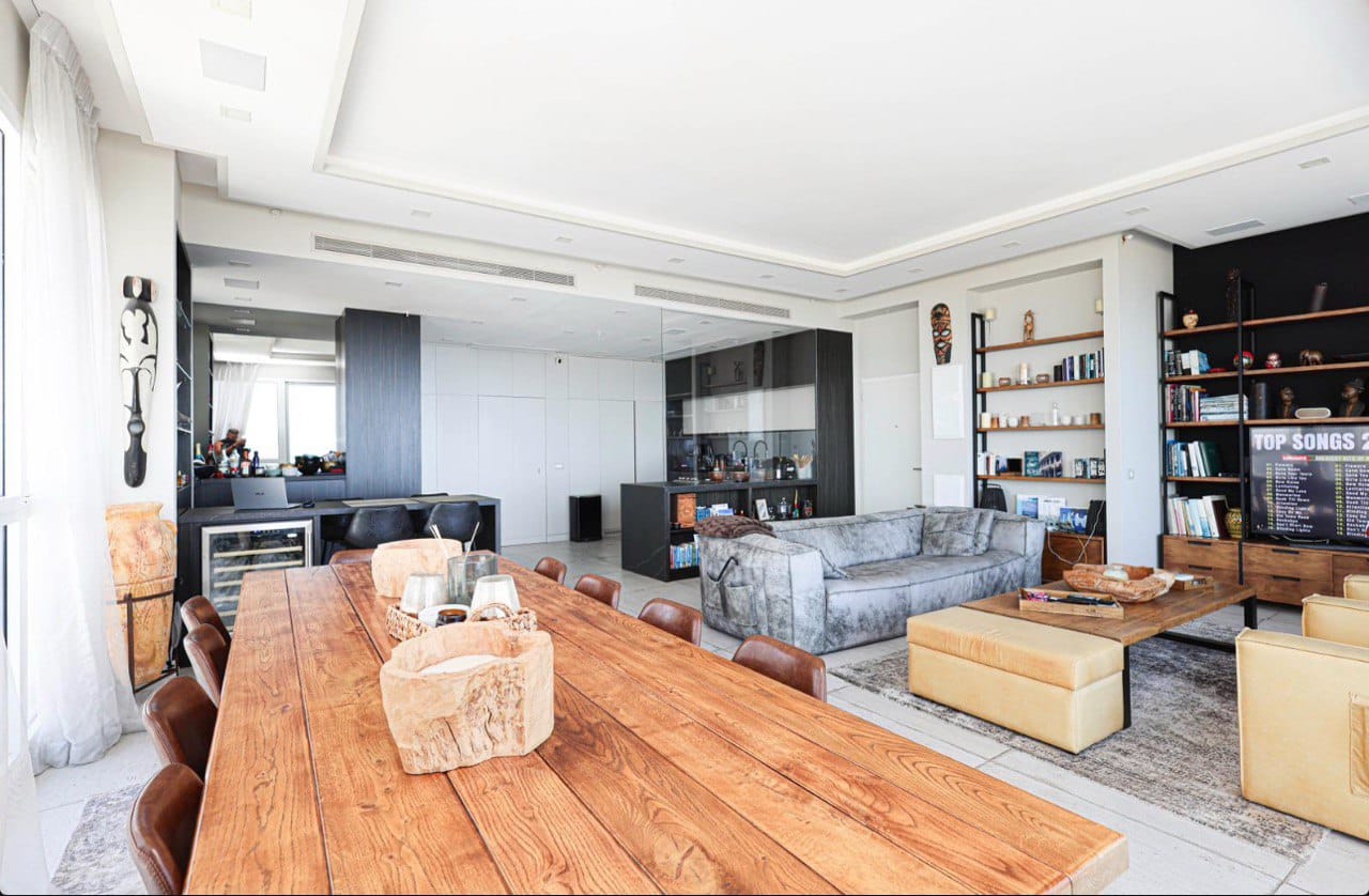 View of Luxury Homes and Prestigious Properties for Sale - LuxuryEstate.com